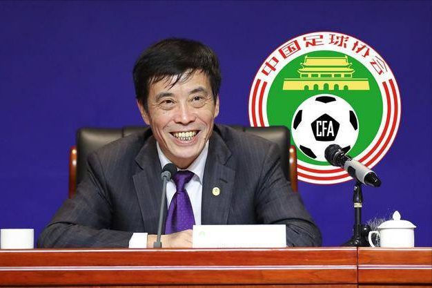 只穿比基尼跳舞的视频